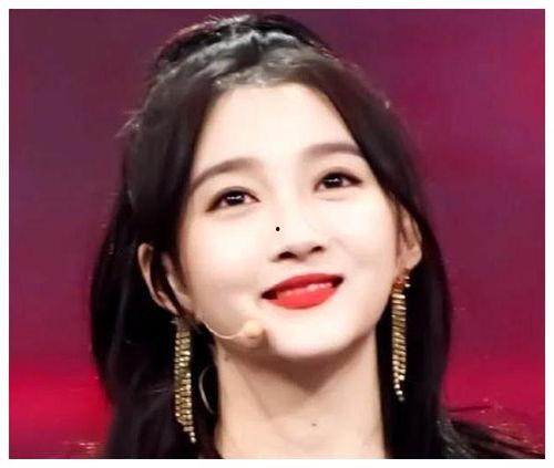 关晓彤丑照片,真实面貌引发关注